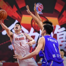 爱游戏娱乐-铁血球员奋力拼搏，助力球队跻身胜者行列(重生之篮球鬼才)